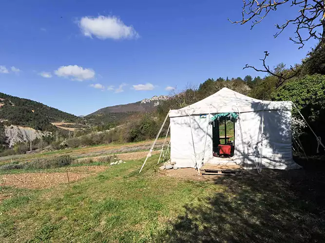 tente-berbere-camping-exterieur-pierrevieille02-min Tente berbère camping a la ferme de pierre vieille extérieur