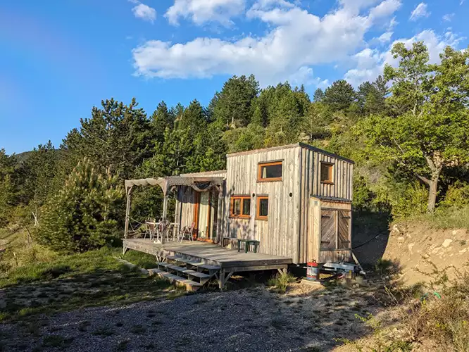tiny-house-camping-pierrevieille-exterieur02-min Tiny house 2/4 places ferme de pierre vieille extérieur